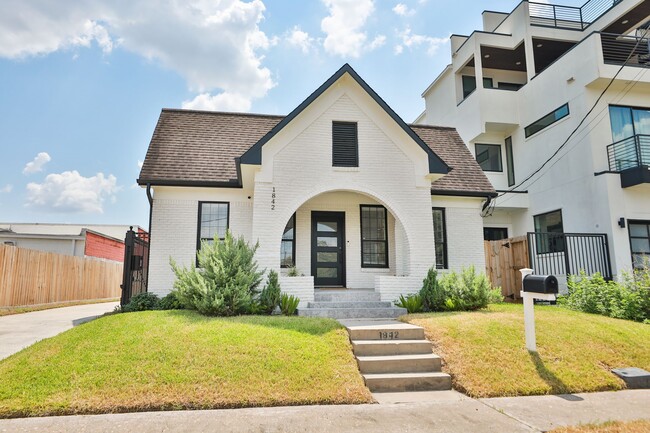 Building Photo - 1842 Palm St Rental