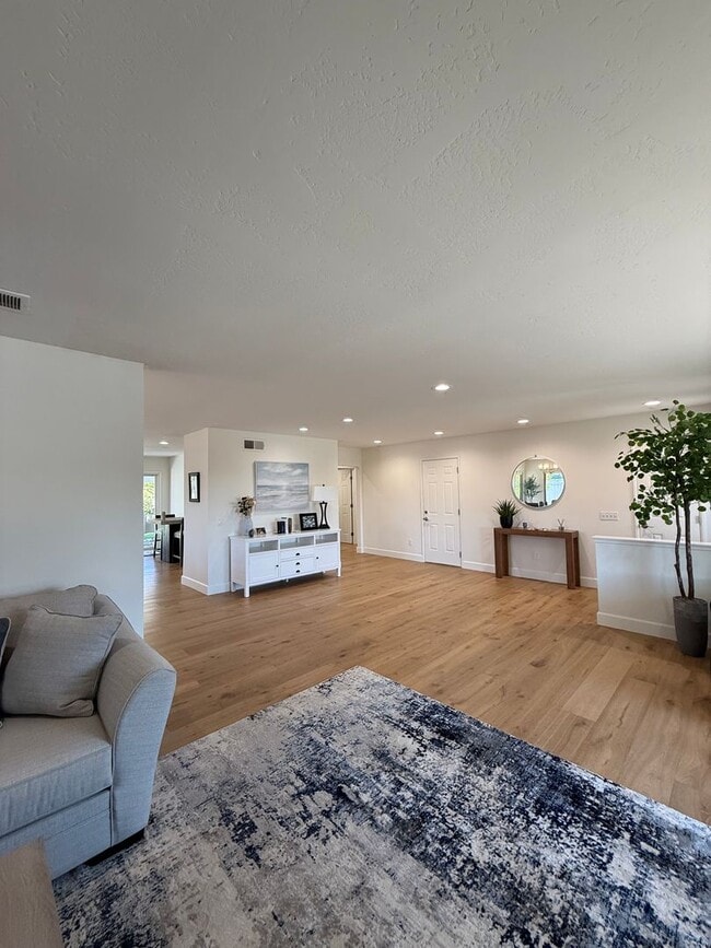 Photo - Gorgeous Remodeled 2Br/2Ba house W/2 Car attached Garage in Oaks North
