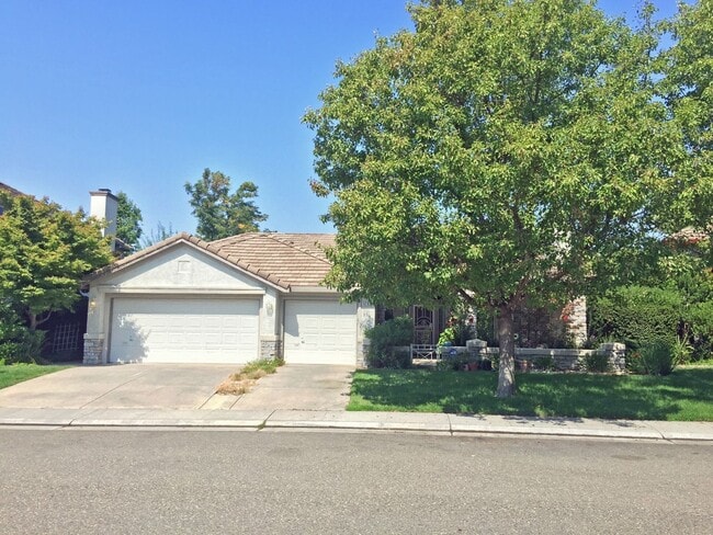 Building Photo - Executive 4 Bedroom 2.5 Bath, 2400 sft. El... Rental