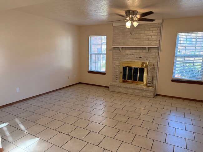 Building Photo - 4508 NE Arlington Ave