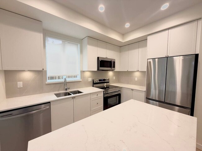 Photo - 14778-14106 106 Ave