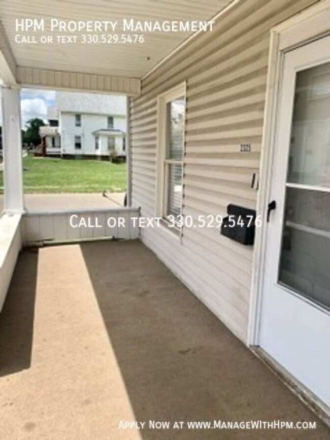 Photo - 2325 Clyde Pl SW