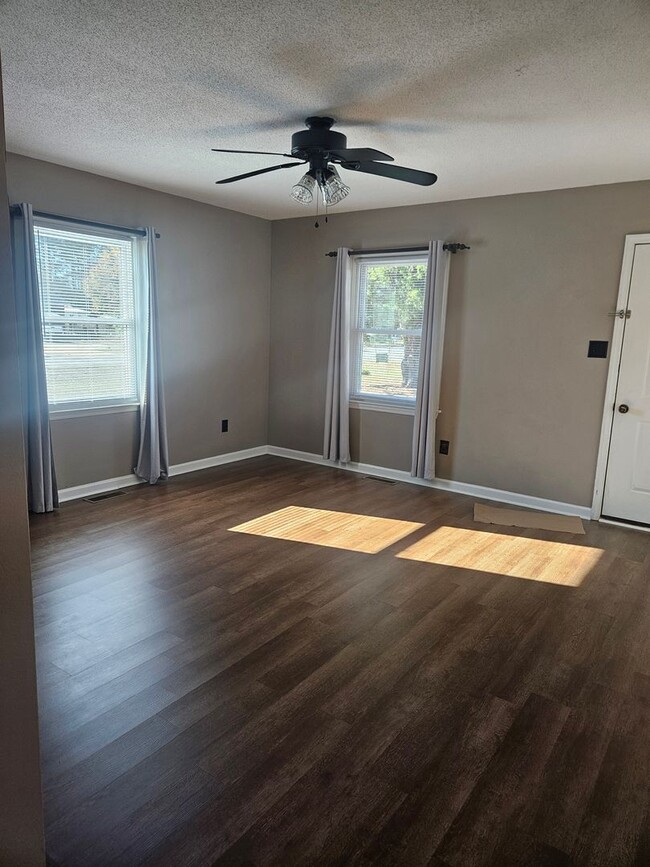 Photo - 100 J.R. Place