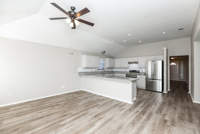 4648 Feathercrest Dr