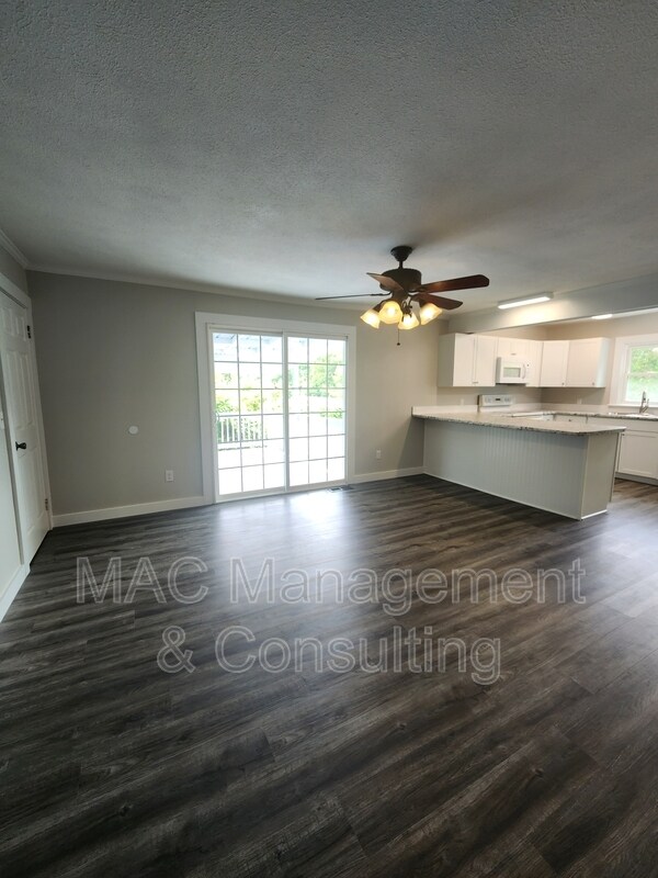 1067 Crescent Dr