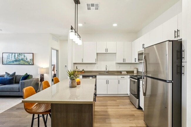 Photo - 1161 E O'Neil Dr