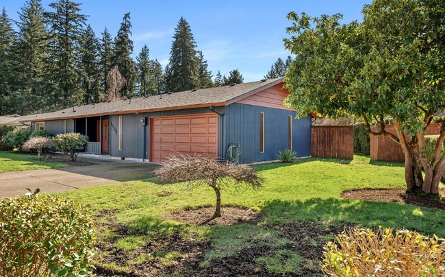Photo - Charming Mid-Century Modern Ranch Home, 2 Bedroom 2 Bathroom, Lots Of Natural Lighting!