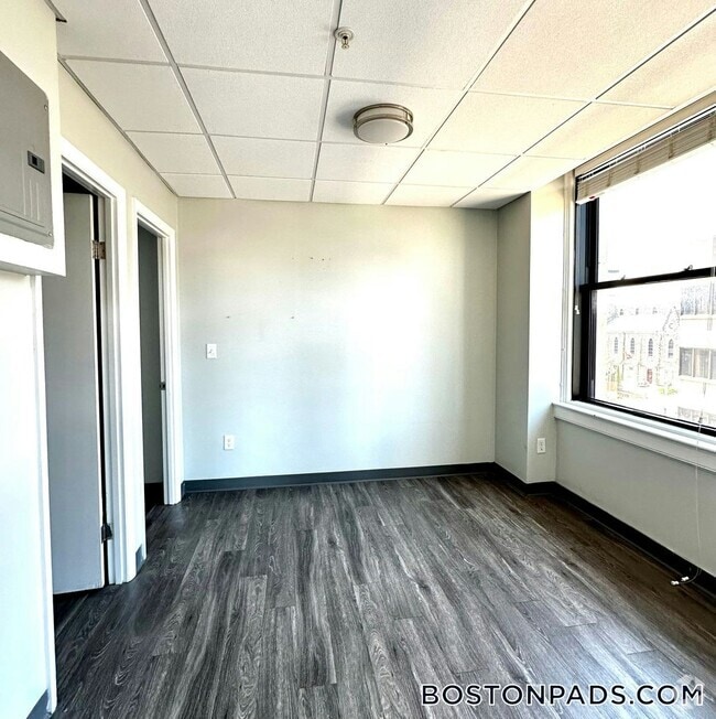 Building Photo - 507 Main St Rental