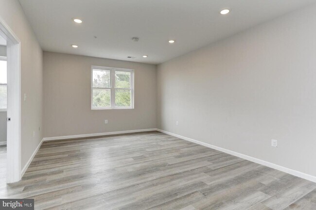 Photo - 1923 Ashland Ave Unit 302