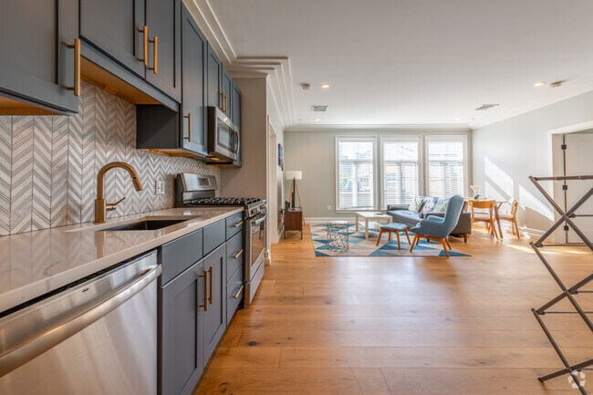 2 BR, 1 BA - 750 SQ FT