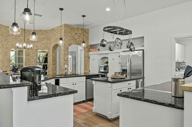 Photo - 1782 Clydesdale Ave