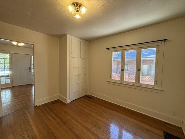 Photo - 921 Princeton Ave S