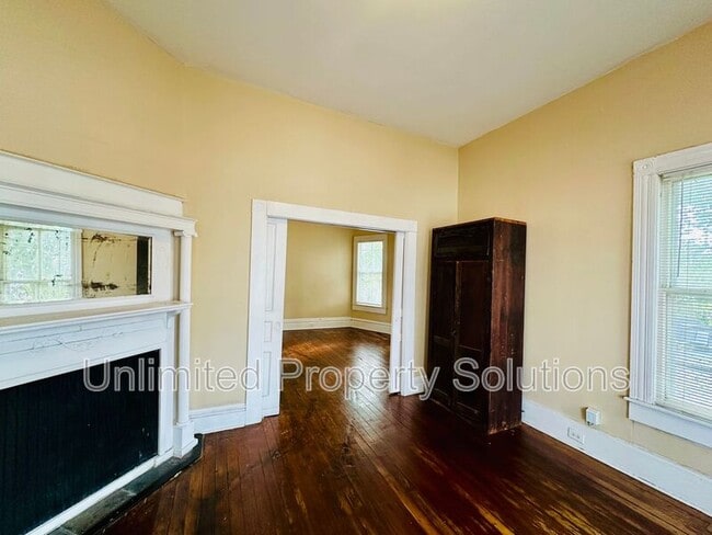 Photo - 108 N 8th St
