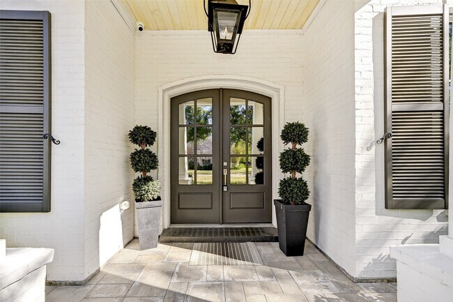 Photo - 718 Magdalene Dr