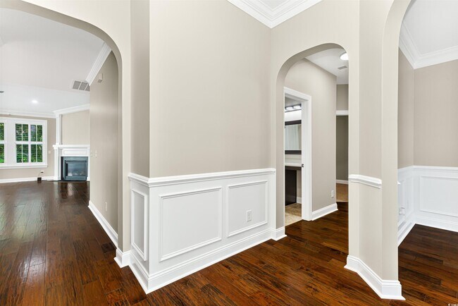 Photo - 1592 Buckingham Ave