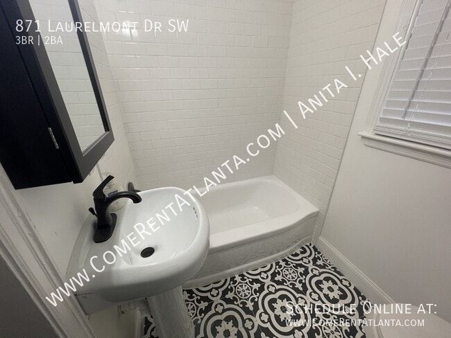 871 Laurelmont Dr SW