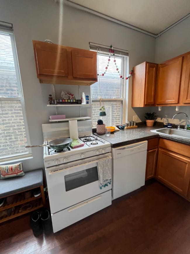Building Photo - Wicker Park 1bd/1bth W/ Deck Avail 7/1 Unit 2R