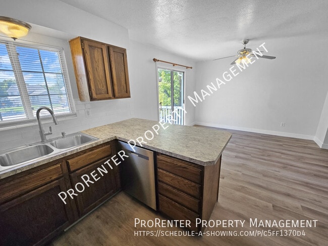 Photo - 484 N 75 W