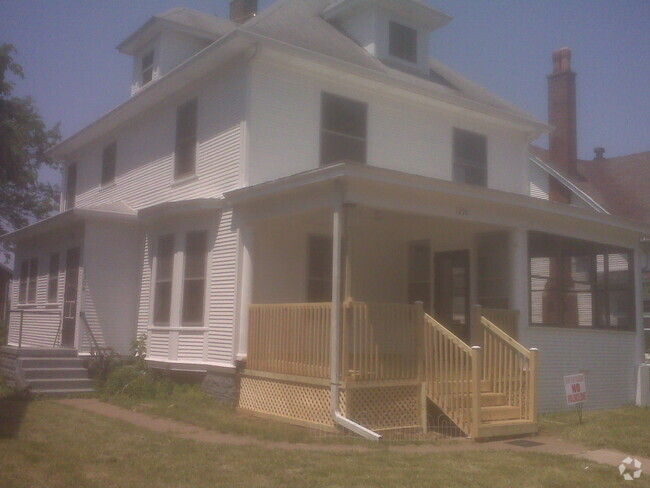 Building Photo - 1230 17th St Unit 2 Rental