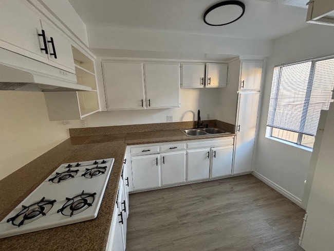 Photo - 1670 W Broadway Unidad 6C