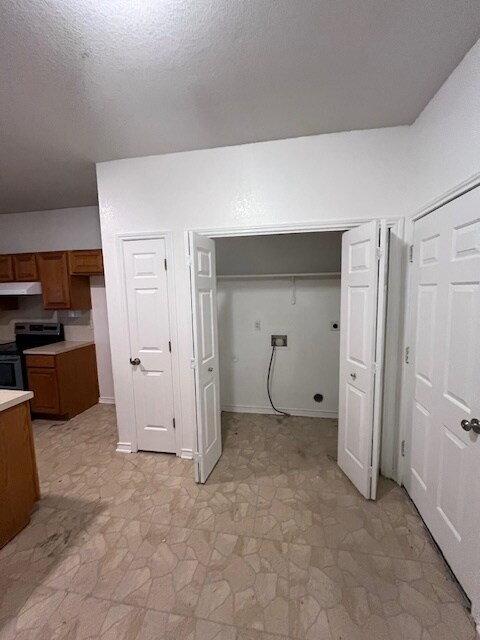 5111 Warwicke Dr