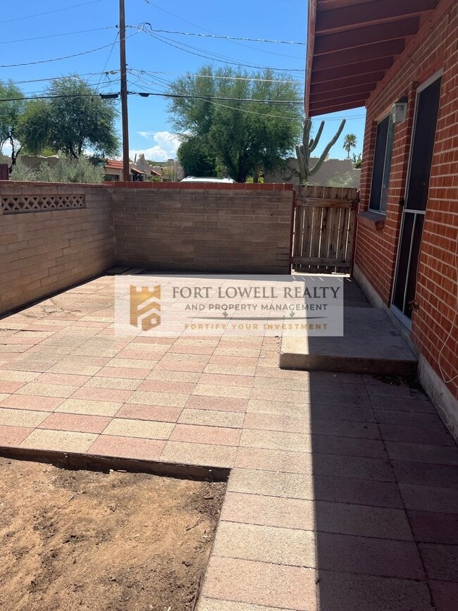 Photo - 1035-1037 E Knox Dr Unidad Knox 1035