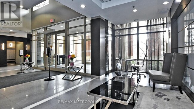 Photo - 75 King St E Unité 1202