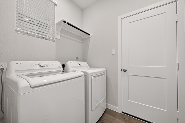 Building Photo - 4042 Bay Ct