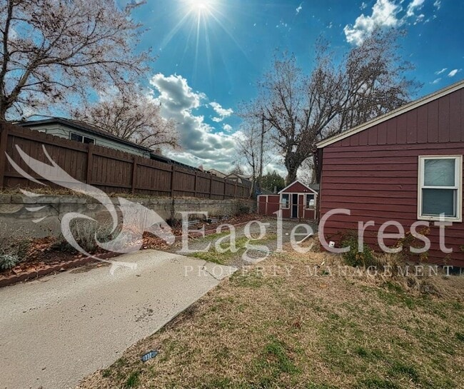 Photo - Spacious 3-Bedroom 2 bathroom Home with Great Mountain Views and Bonus Room!!