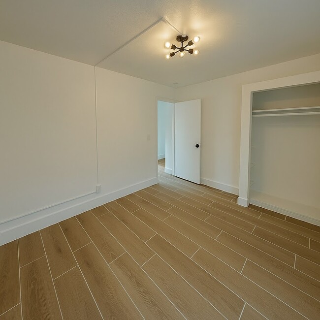 Photo - 1600 Center St