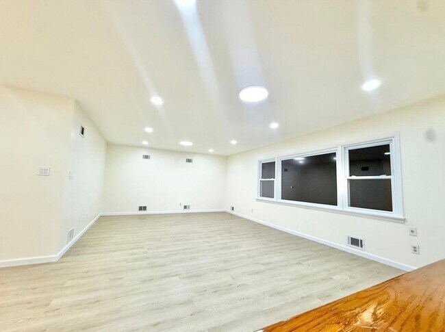 Photo - 588 Avenue A Unit 3