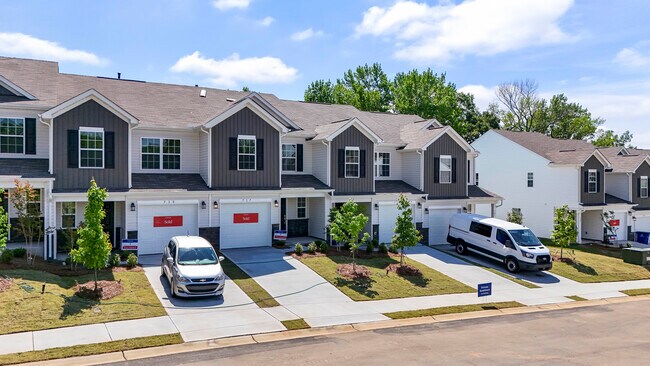 Photo - 717 McKissick Dr House
