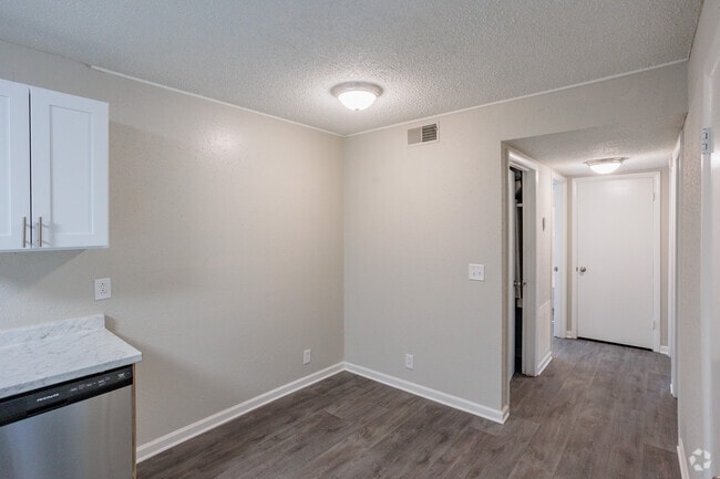 2BR, 1BA - 950SF.- Dining Area - Kingwood