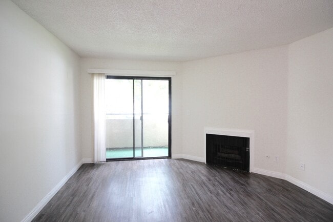 1012 E Acacia Ave
