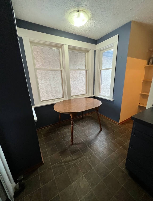 Photo - 2346 Winnipeg St