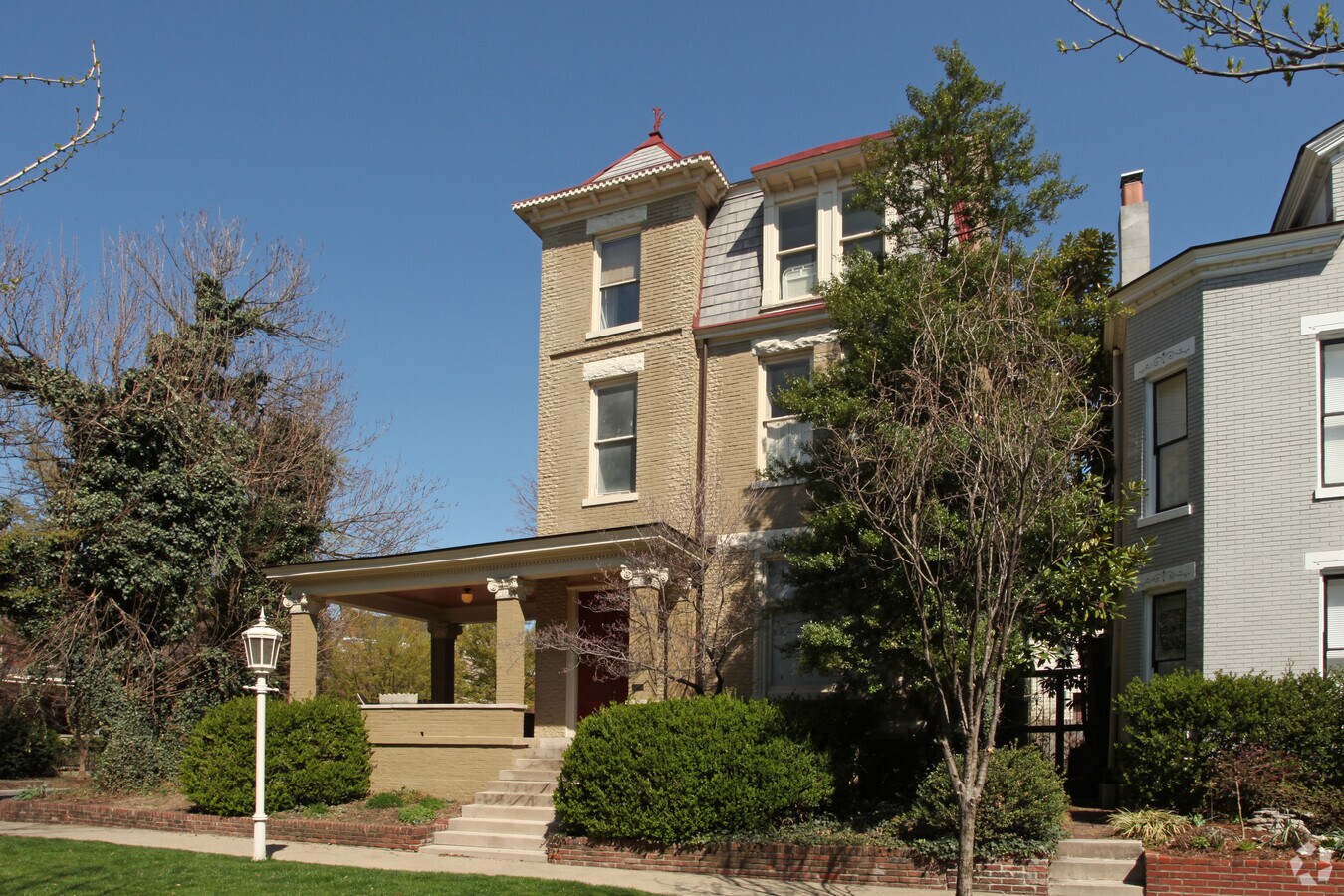 Photo - 525 St James Ct