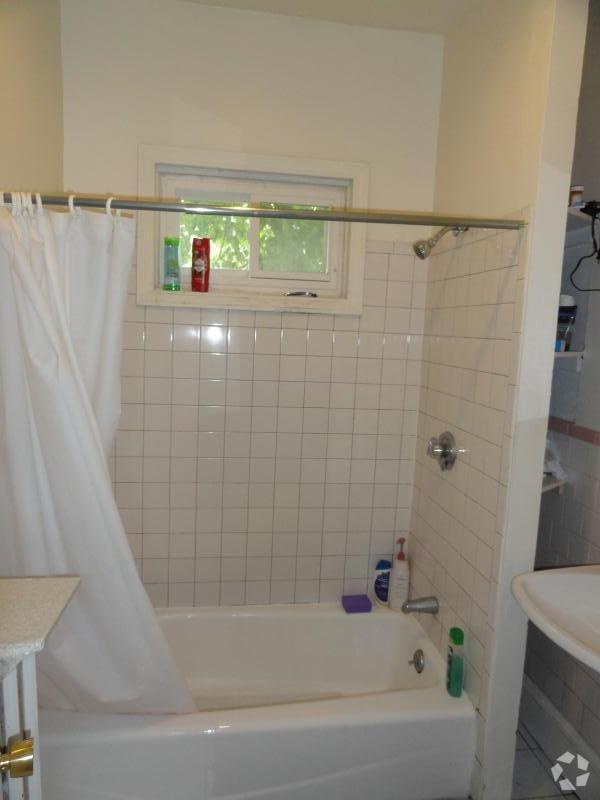 Building Photo - 376 Washington St Rental