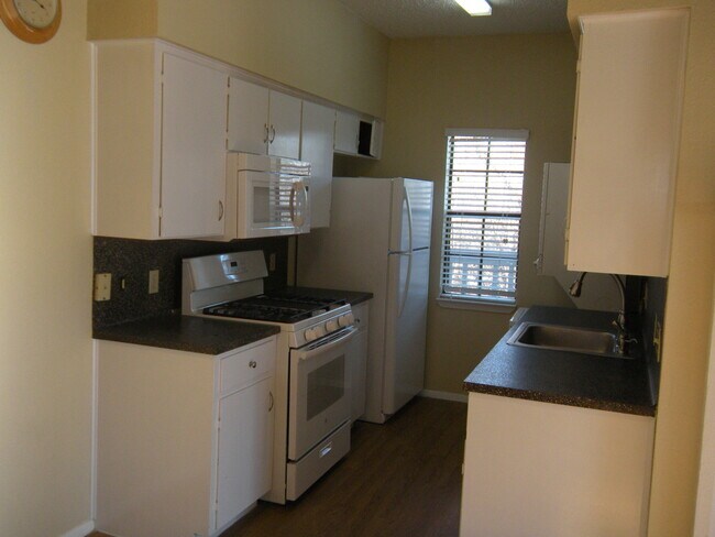 Photo - K202 - Hyde Park Terrace #304 Unit 304
