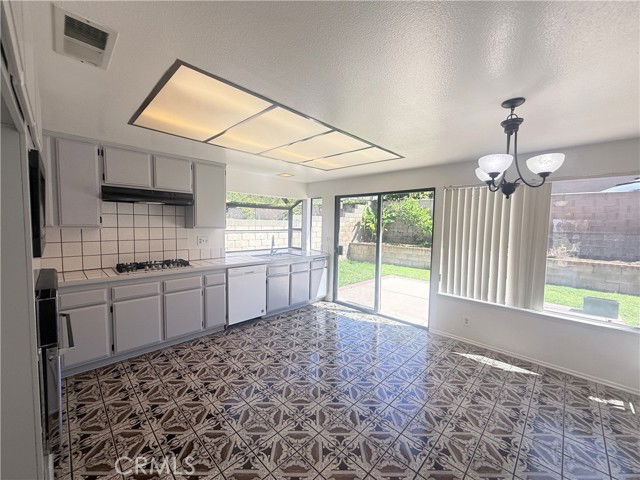 Photo - 46 Christamon S