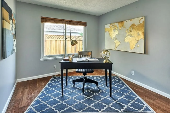 Photo - 313 Oakberry Way