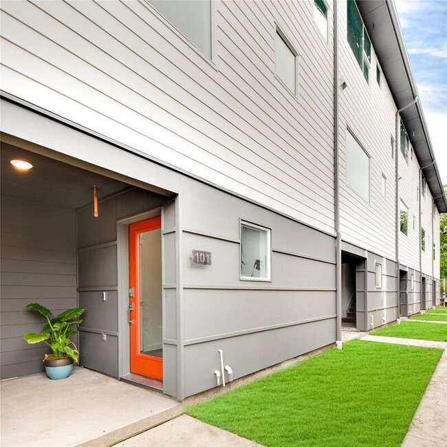 Photo - 5026 Bryan St Unidad #402