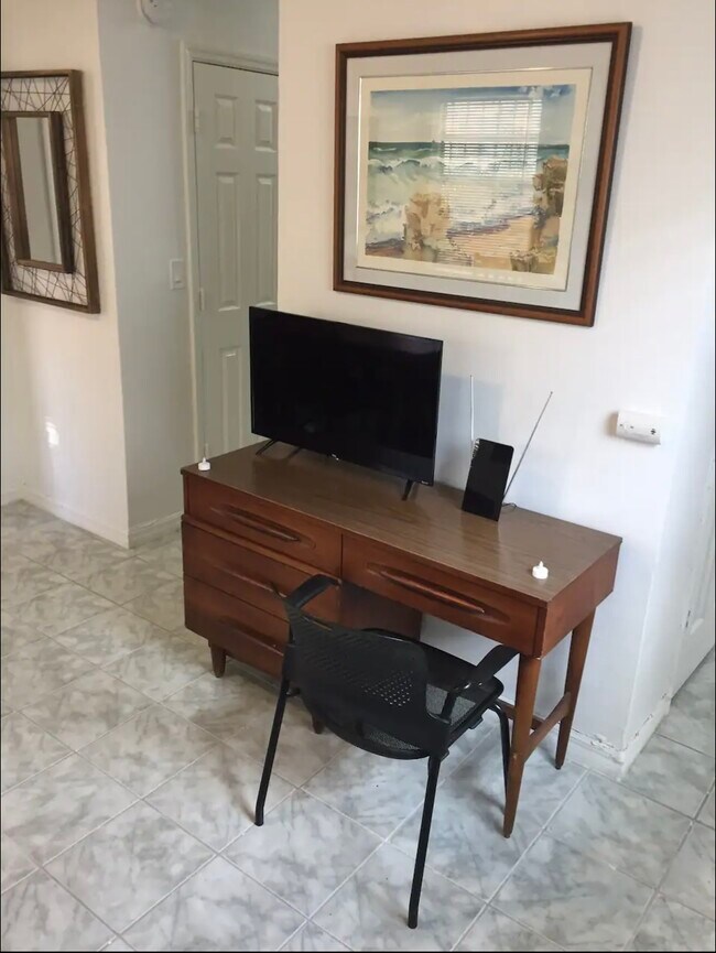 Photo - 685 NW 45th St Unidad 4