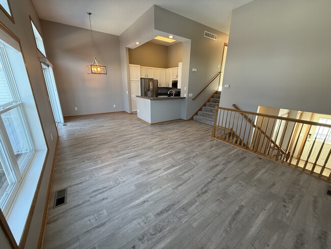 Photo - 10530 Pond Curve