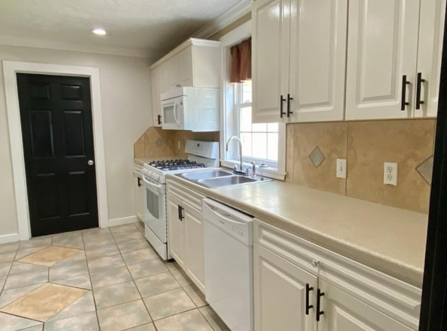 Photo - 403 E Walnut St