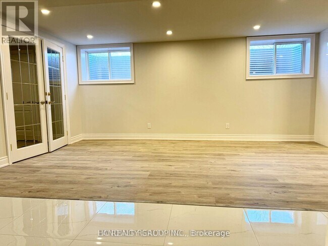 Photo - LOWER 2 BARKER COURT