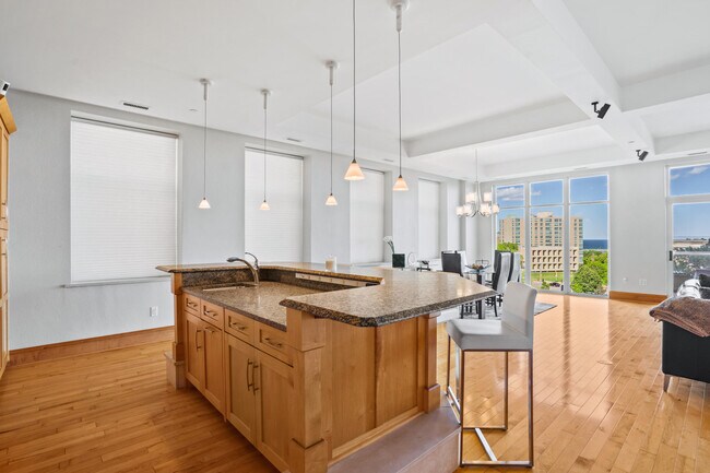 Photo - 1313 N Franklin Pl