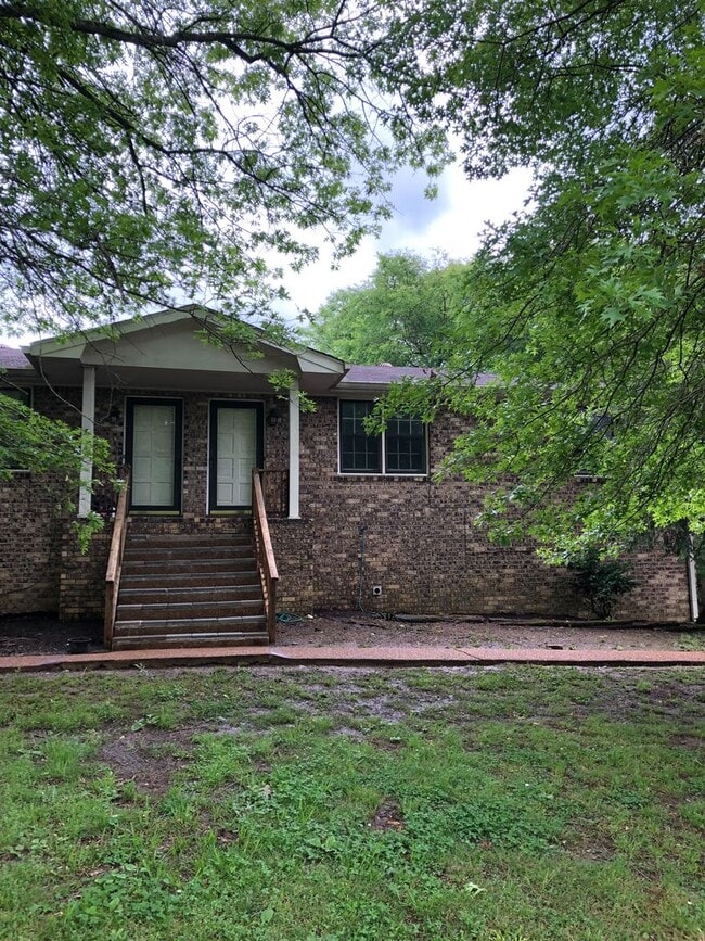 Building Photo - 3 Bed/ 2 Bath Duplex in Madison Rental