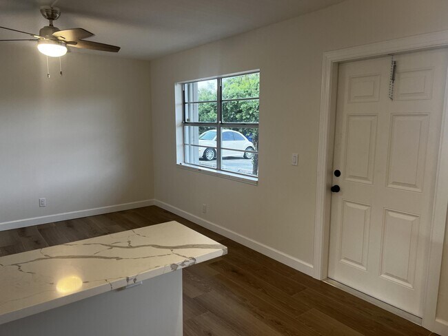 609 NE 6th Ct Unit B
