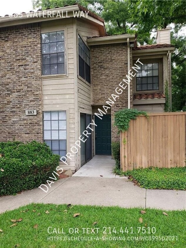 Photo - 883 WATERFALL WAY-