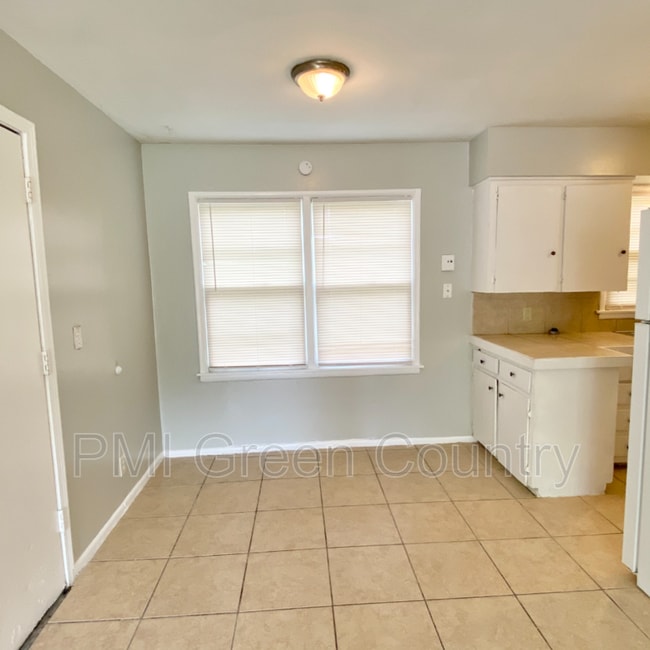 Photo - 229 E 52nd St N